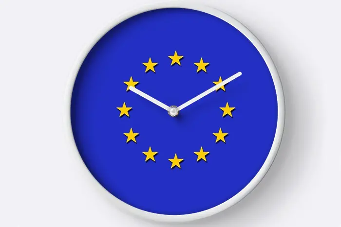 ЕС пита гражданите дали искат да бъде премахнато лятното часово време