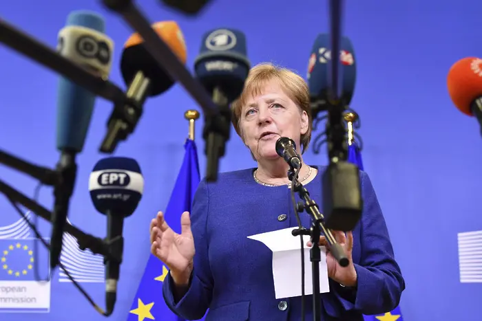 Загадъчна среща на Меркел с Лавров в Берлин