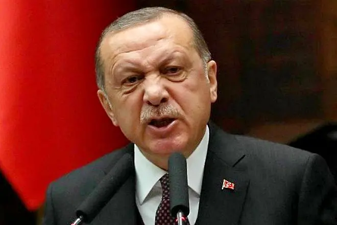 Ердоган към Макрон: Първо си провери твоята 