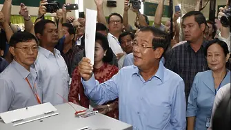 Управляващите в Камбоджа спечелиха “избори” при забранена опозиция