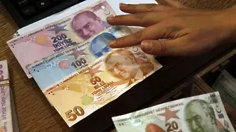 8 лири за долар. Турската валута пада свободно