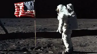 Какви патриоти сте, щом липсва американският флаг на Луната?!