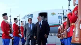Премиерът е на посещение в Черна гора. До понеделник