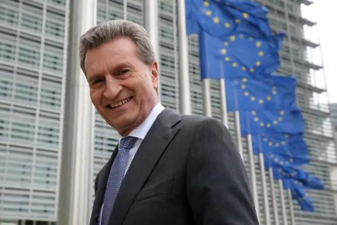 Комисар вини Полша и Румъния, че искат да разрушат ЕС