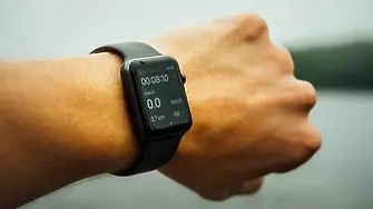 От Apple проверяват дали техният Watch може да предвиди COVID-19