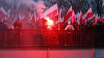 Гориха знамето на ЕС на шествие в Полша