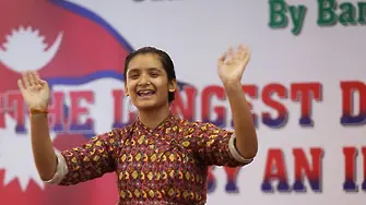 Непалско момиче танцува 126 часа за рекорд на Гинес (ВИДЕО)