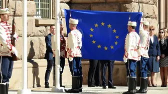 Евробарометър: Българите вярват и са настроени положително към ЕС