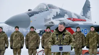 Порошенко: Русия струпа 80-хилядна войска по границите на Украйна