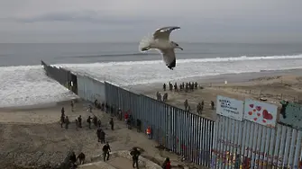 Още $5,7 милиарда за стената между САЩ и Мексико 
