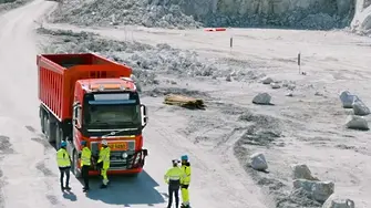 Автономни камиони на Volvo ще пренасят варовик (ВИДЕО)