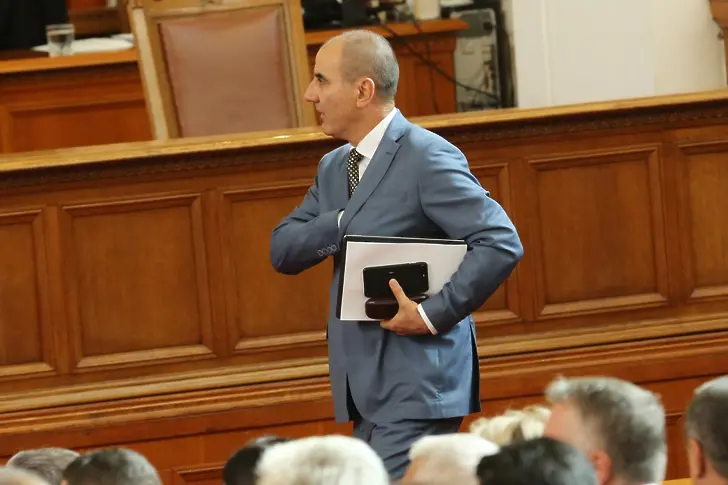 Очаква се: Цветанов напуска парламента, остава в партията