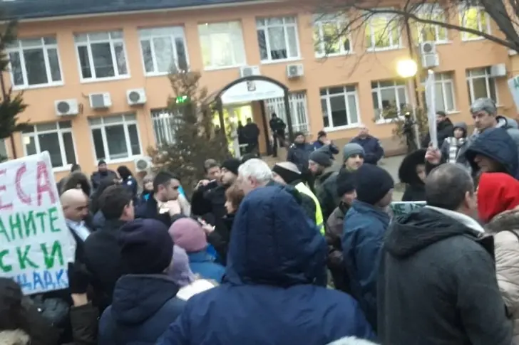 Столичани протестират срещу застрояване в район 