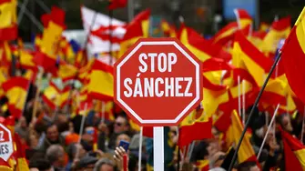 Хиляди испанци на протест, искат оставката на премиера