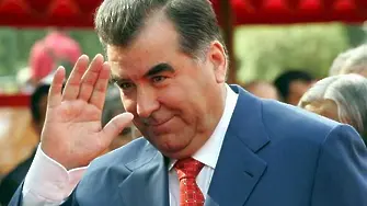 Президентът на Таджикистан забрани да го възхваляват с песни