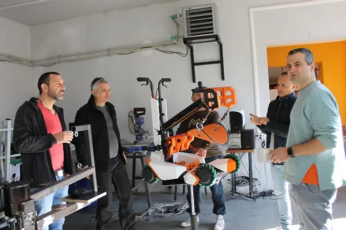 Кои са българите, изобретили робот-помощник на инвалиди
