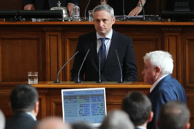 Парламентът избра заместник на подалия оставка подуправител на БНБ