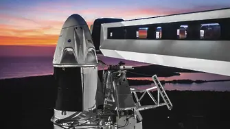 SpaceX ще праща туристи в космоса от догодина