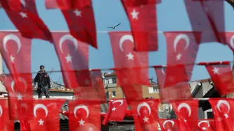 Изселниците в Турция - опашки за вот, вместо автобуси