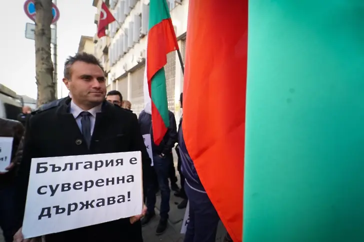 ВМРО на протест пред посолството на Турция (СНИМКИ)