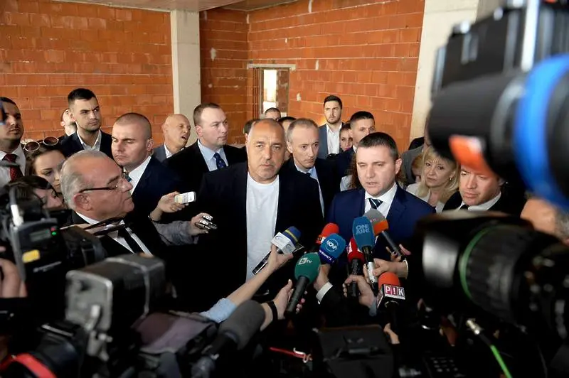 Борисов потуши спора между УНСС и финансовия министър. Със 7,5 милиона