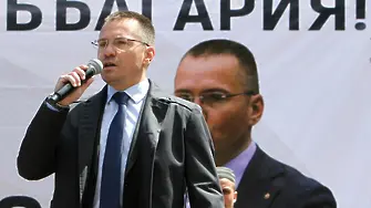 ЦИК глоби Ангел Джамбазки заради оръжието на полицаите