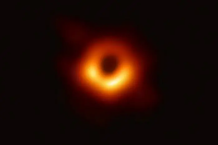 За първи път: учени заснеха черна дупка (ВИДЕО)
