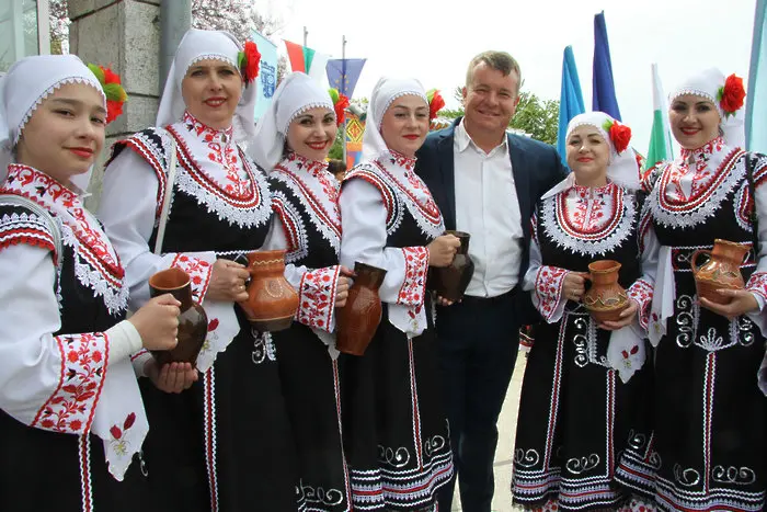 Концерт на Илия Луков и Диа закрива кампанията на ВМРО в гр. Елин Пелин