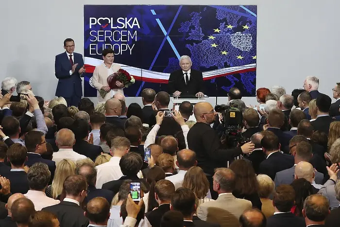 Популистите на Качински триумфираха в Полша