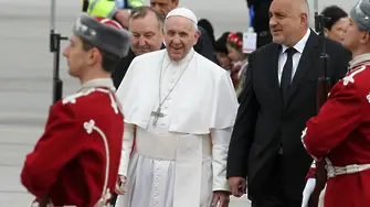 Папа Франциск кацна в България (СНИМКИ)
