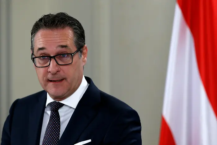 Австрийското правителство е на път да рухне седмица преди евроизборите (ВИДЕО)
