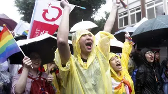 За първи път в Азия: Тайван легализира еднополовите бракове