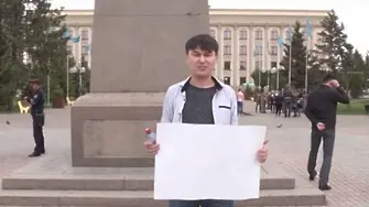 Казахстанец задържан за празен плакат