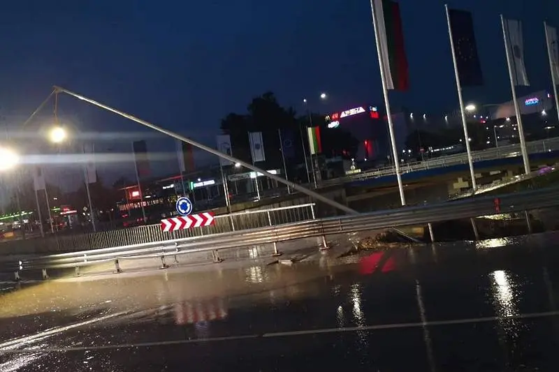 Новият булевард на Варна - удавен от дъжда
