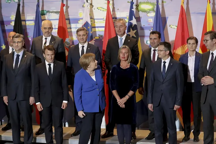 Меркел разговаря с балканските лидери в Тирана