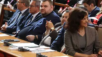 Прокуратурата прекратила 14 преписки по Пеевски. Депутати търсят колега, взимал пари за протестите