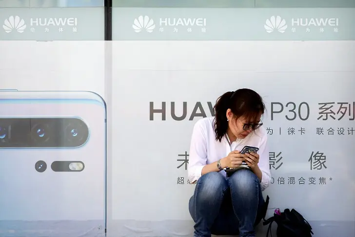 Натискът върху Huawei се усилва, Китай отвръща на удара