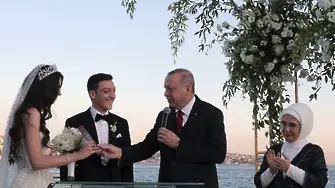 Ердоган - кум на сватбата на Месут Йозил (СНИМКИ)
