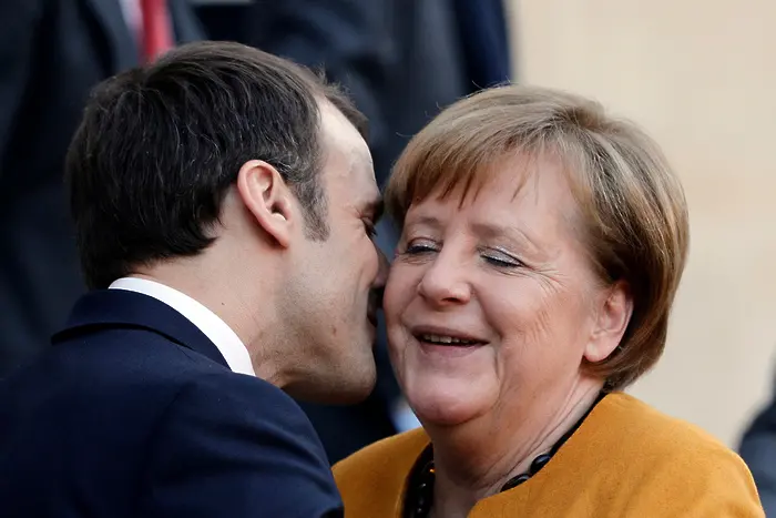 Макрон подкрепя Меркел за шеф на Еврокомисията