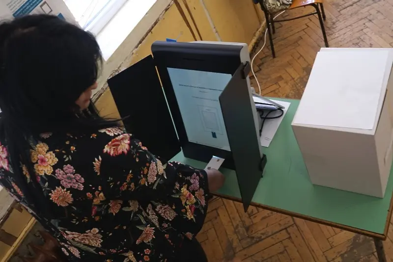 Управляващите се готвят да премахнат машините за местния вот