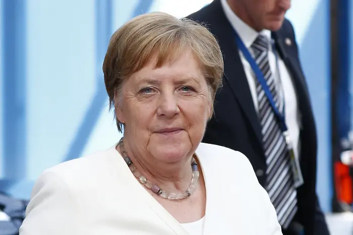 ЕНП на бунт срещу Меркел заради Вебер
