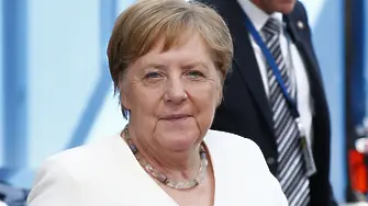 Германските социалдемократи: Оставаме в управлението само с канцлер Ангела Меркел