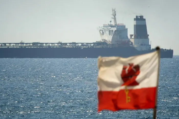 Танкер с петрол за Сирия бе задържан край Гибралтар