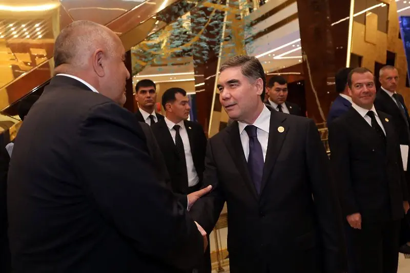Туркменистан, където беше Борисов: затворена държава в криза, управлявана от егоцентрик