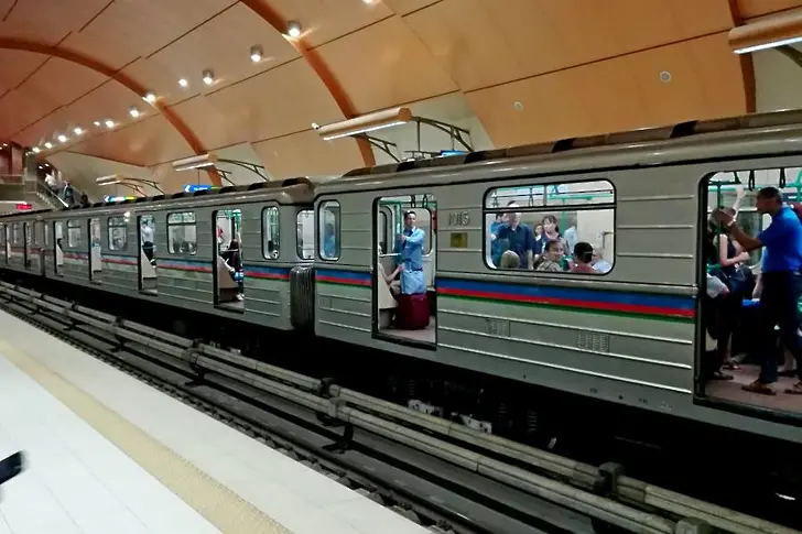 Вратите на софийското метро се отвориха към релсите