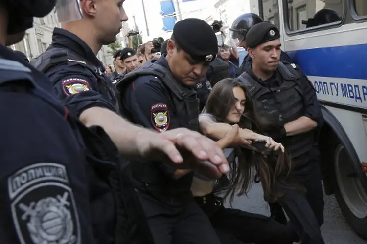 ЕС протестира срещу арестите в Москва