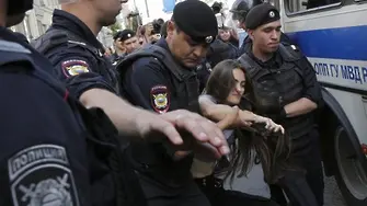 ЕС протестира срещу арестите в Москва