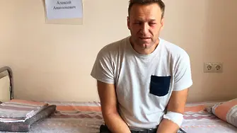 Франция предлага убежище за Навални, Германия - лечение 
