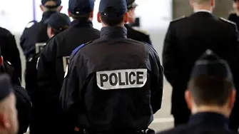 Франция: мъж нападна с нож посетители на магазин, уби двама души