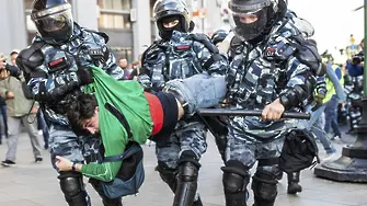Русия осъди опозиционери заради участие в протести